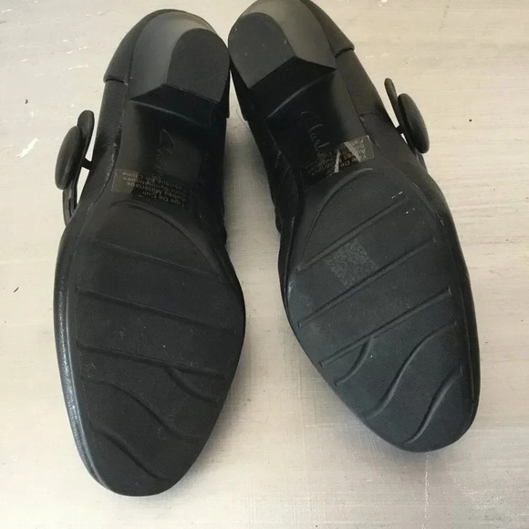 Clarks Bendable Black leather rounded toe Mary-Jane heels Pump Sz 7 M - Picture 8 of 8